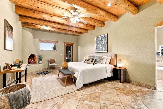 7 W Azulejo Court, Santa Fe, NM 87508