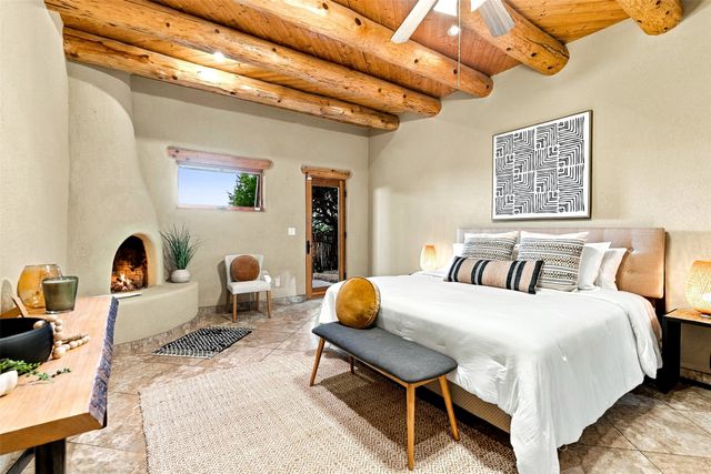 7 W Azulejo Court, Santa Fe, NM 87508
