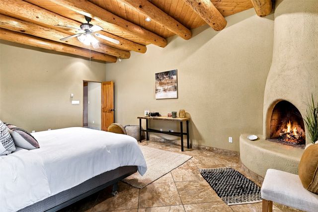 7 W Azulejo Court, Santa Fe, NM 87508