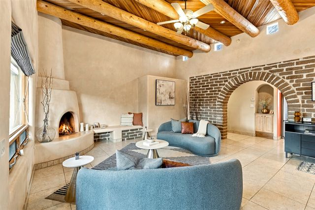 7 W Azulejo Court, Santa Fe, NM 87508