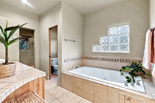 7 W Azulejo Court, Santa Fe, NM 87508