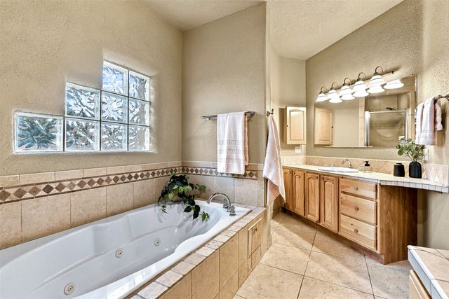7 W Azulejo Court, Santa Fe, NM 87508