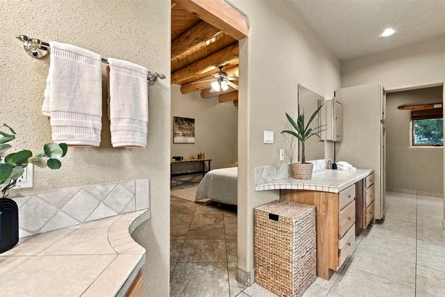7 W Azulejo Court, Santa Fe, NM 87508