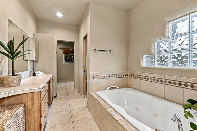 7 W Azulejo Court, Santa Fe, NM 87508