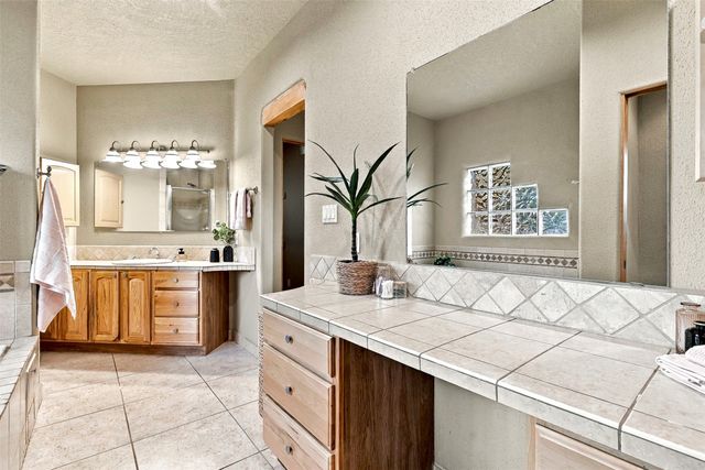 7 W Azulejo Court, Santa Fe, NM 87508