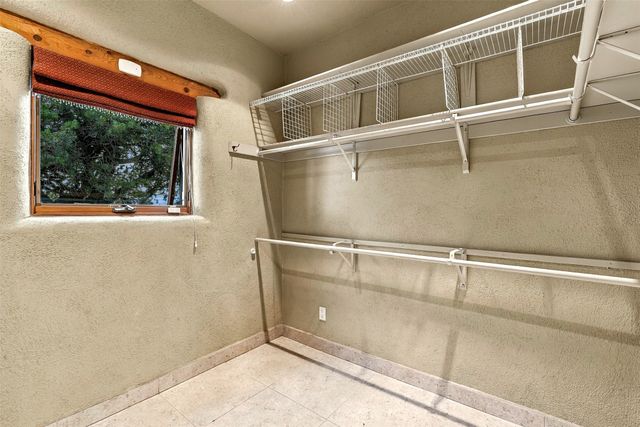 7 W Azulejo Court, Santa Fe, NM 87508