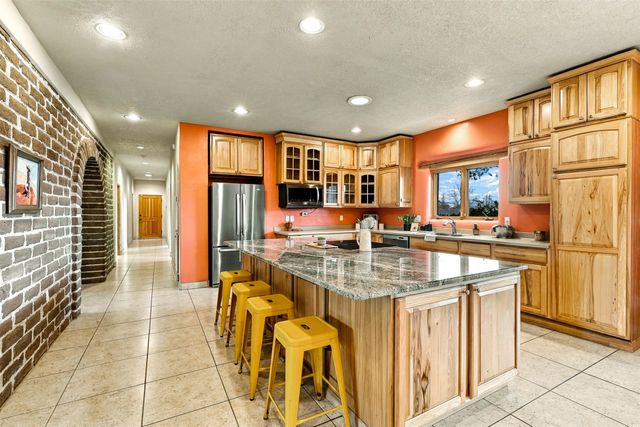 7 W Azulejo Court, Santa Fe, NM 87508