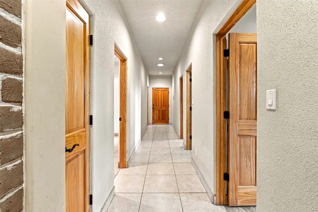 7 W Azulejo Court, Santa Fe, NM 87508