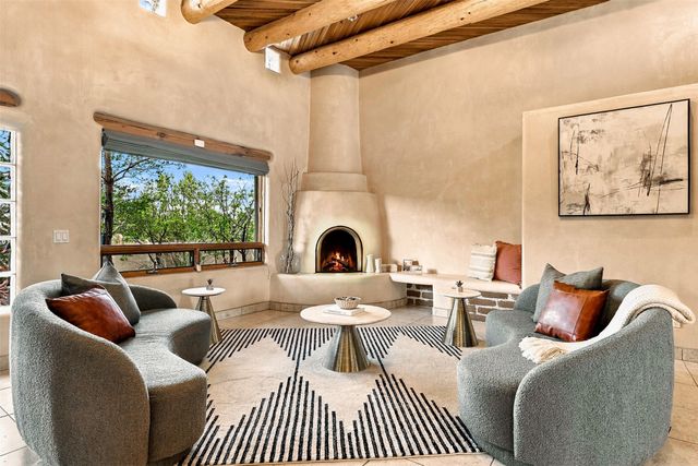 7 W Azulejo Court, Santa Fe, NM 87508