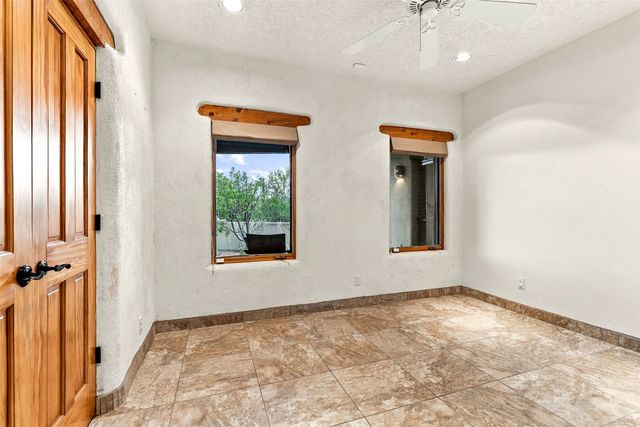 7 W Azulejo Court, Santa Fe, NM 87508