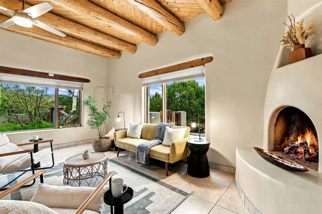 7 W Azulejo Court, Santa Fe, NM 87508