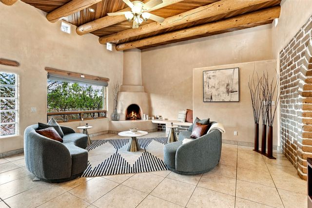 7 W Azulejo Court, Santa Fe, NM 87508