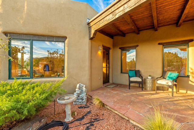 7 W Azulejo Court, Santa Fe, NM 87508