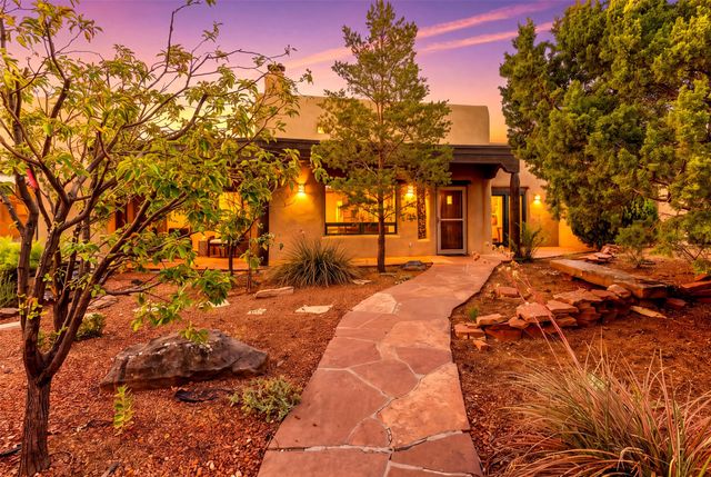 7 W Azulejo Court, Santa Fe, NM 87508