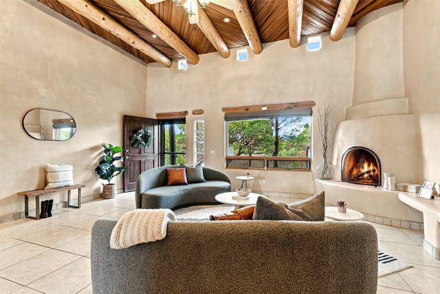 7 W Azulejo Court, Santa Fe, NM 87508