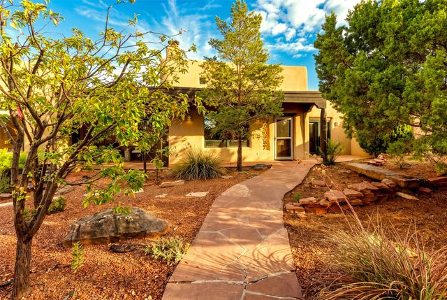 7 W Azulejo Court, Santa Fe, NM 87508