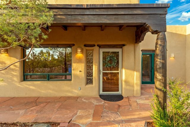 7 W Azulejo Court, Santa Fe, NM 87508
