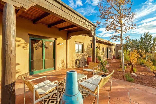 7 W Azulejo Court, Santa Fe, NM 87508