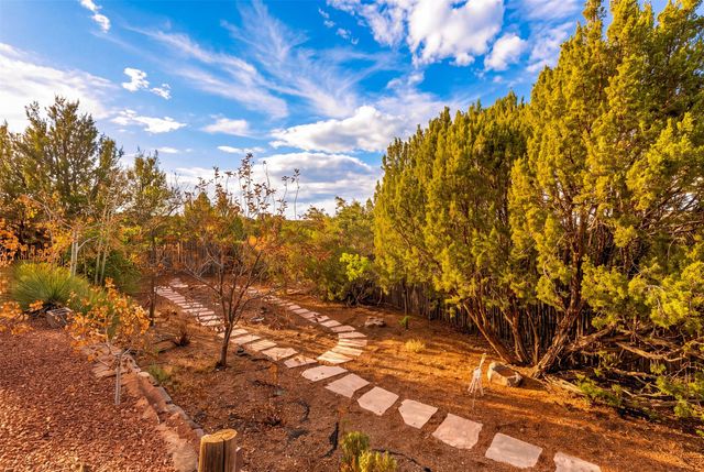 7 W Azulejo Court, Santa Fe, NM 87508