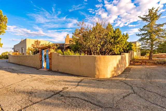7 W Azulejo Court, Santa Fe, NM 87508