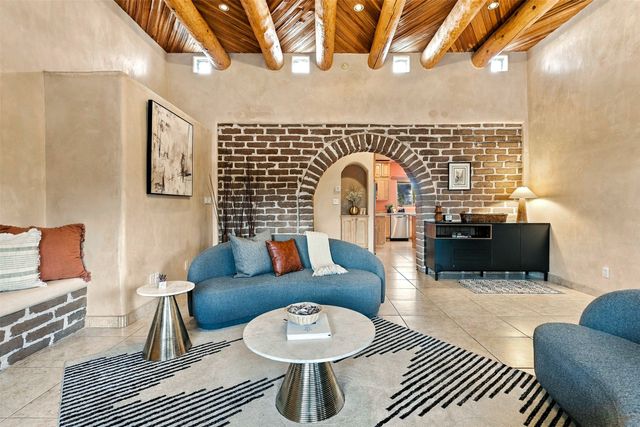 7 W Azulejo Court, Santa Fe, NM 87508