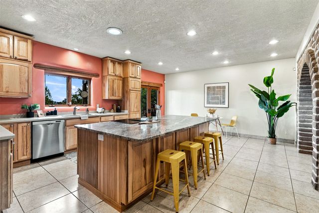 7 W Azulejo Court, Santa Fe, NM 87508