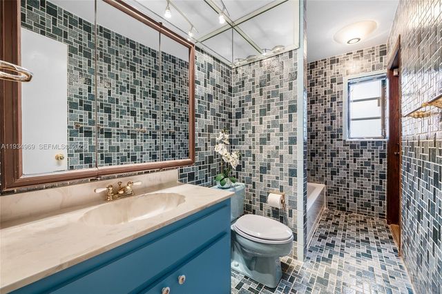 7524 SW 78th Ter, Miami, FL 33143