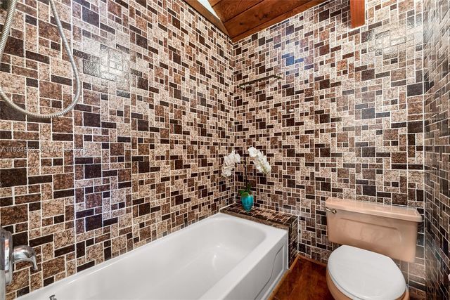 7524 SW 78th Ter, Miami, FL 33143