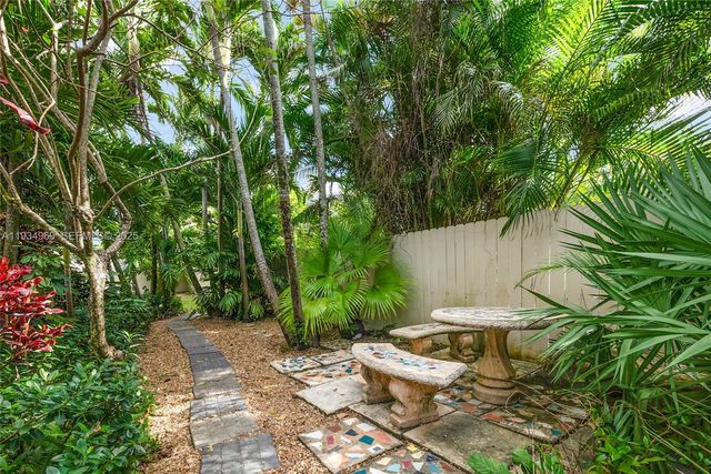 7524 SW 78th Ter, Miami, FL 33143