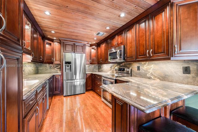 7524 SW 78th Ter, Miami, FL 33143