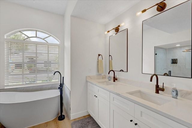 2405 APPALOOSA CIRCLE, Sarasota, FL 34240