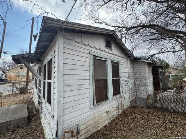 102 Noria, San Antonio, TX 78207