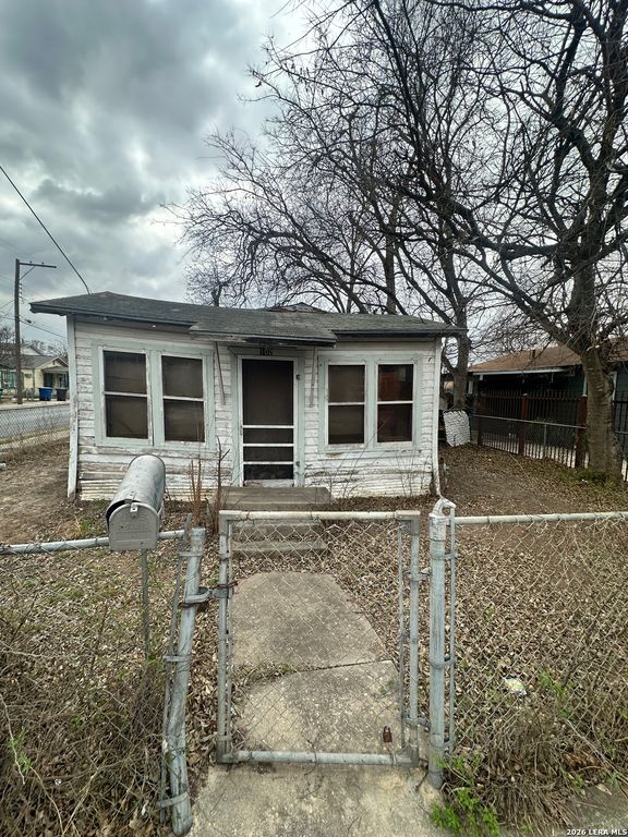 102 Noria, San Antonio, TX 78207