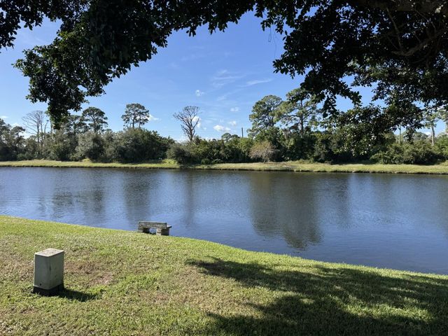 19 La Viilla Court, Fort Pierce, FL 34951