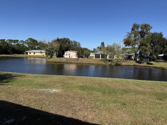 19 La Viilla Court, Fort Pierce, FL 34951
