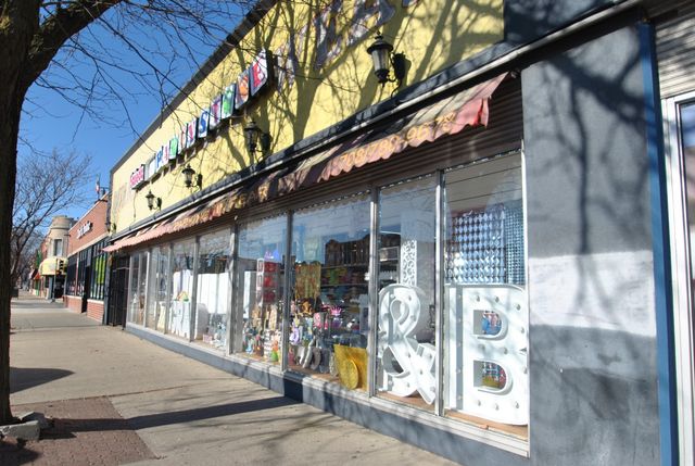 5640 W Cermak Road, Cicero, IL 60804