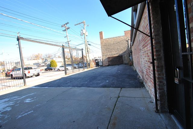 5640 W Cermak Road, Cicero, IL 60804