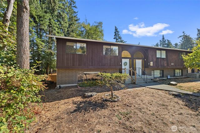 660 SW Harrier Circle #1, Oak Harbor, WA 98277