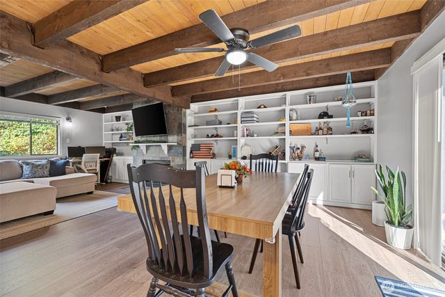 660 SW Harrier Circle #1, Oak Harbor, WA 98277