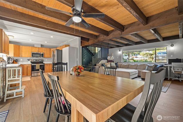 660 SW Harrier Circle #1, Oak Harbor, WA 98277