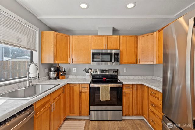 660 SW Harrier Circle #1, Oak Harbor, WA 98277