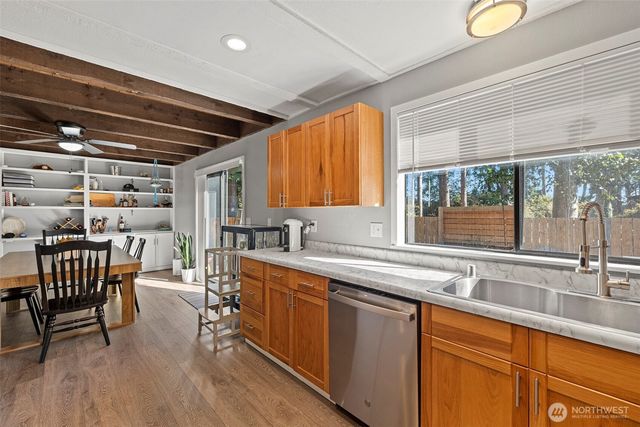 660 SW Harrier Circle #1, Oak Harbor, WA 98277