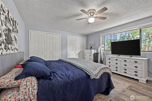 660 SW Harrier Circle #1, Oak Harbor, WA 98277