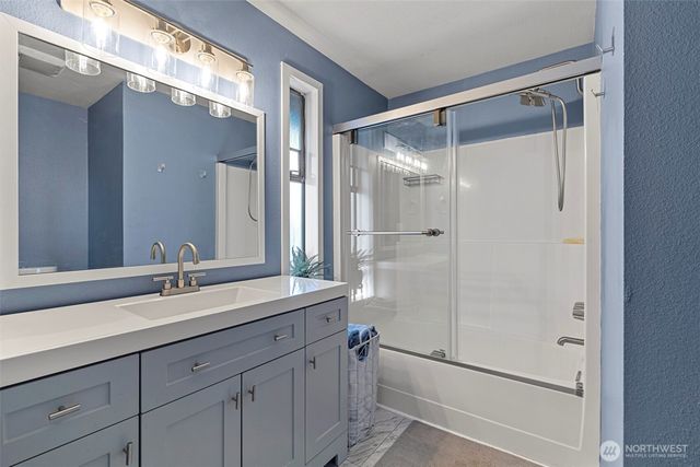 660 SW Harrier Circle #1, Oak Harbor, WA 98277