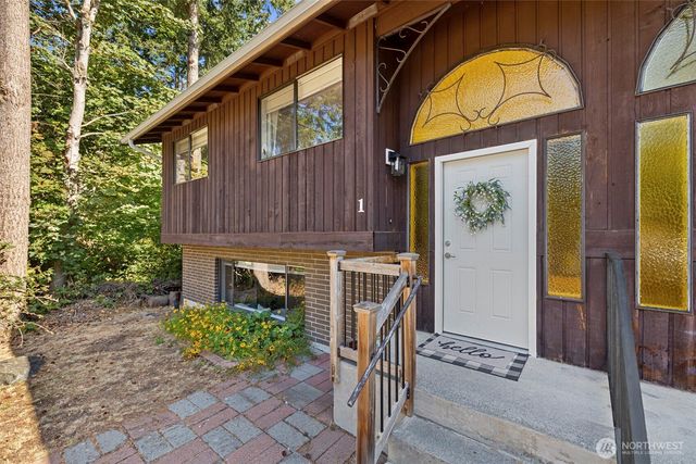 660 SW Harrier Circle #1, Oak Harbor, WA 98277