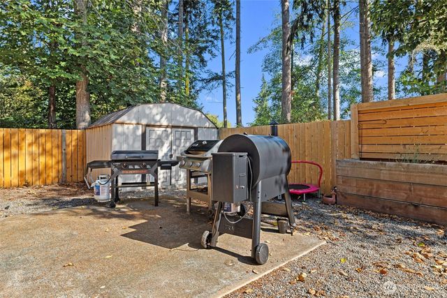 660 SW Harrier Circle #1, Oak Harbor, WA 98277