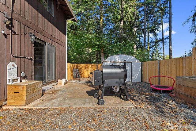 660 SW Harrier Circle #1, Oak Harbor, WA 98277