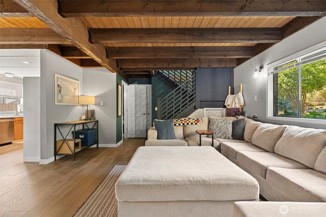 660 SW Harrier Circle #1, Oak Harbor, WA 98277