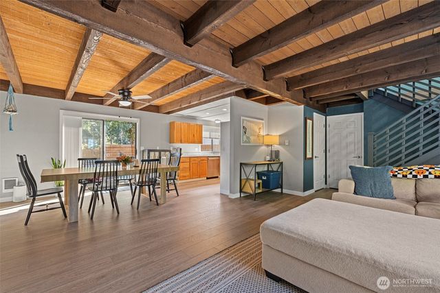 660 SW Harrier Circle #1, Oak Harbor, WA 98277