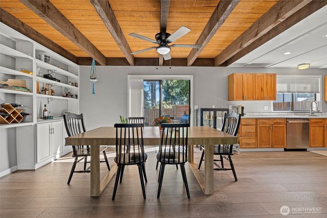 660 SW Harrier Circle #1, Oak Harbor, WA 98277